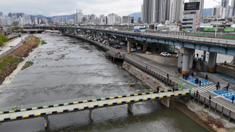 산책로 옆 하천에 \'시신 담긴 가방\'…수사 착수