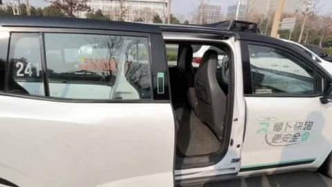 중국 도로 달리던 로봇택시 100대, 동시에 멈춘 이유는?