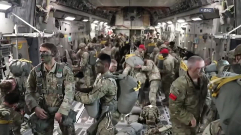 파상 공습 vs 공항 공격…미 3번째 항모 중동행