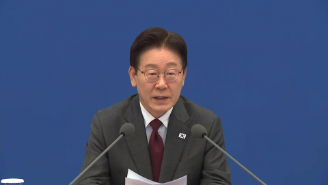 이 대통령 "비상한 상황에 비상 대응...품목 수급 투명하게 공개"