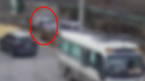 [단독] \'스토킹 살인\' CCTV 보니…"후진하자 따라붙어 범행"