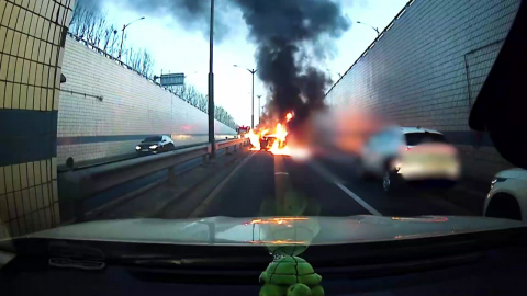 "연기 나더니 폭발까지"…큰 인명 피해 막은 경찰관