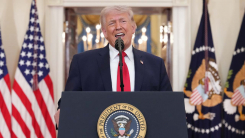 트럼프 "2~3주 강하게 타격...이란, 석기시대로 돌려놓을 것"