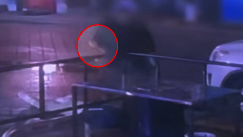 "비웃어?" 중국인 젓가락 공격에…피해자 실명 위기