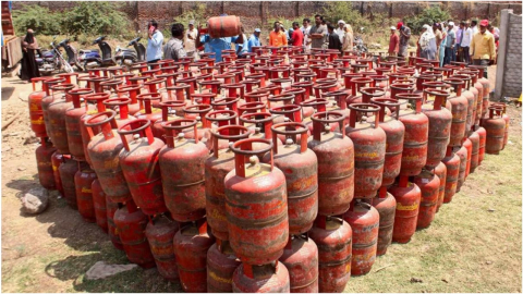 인도서 LPG 사재기 기승...묘지에 가스통 400개 숨겨놓고 판매