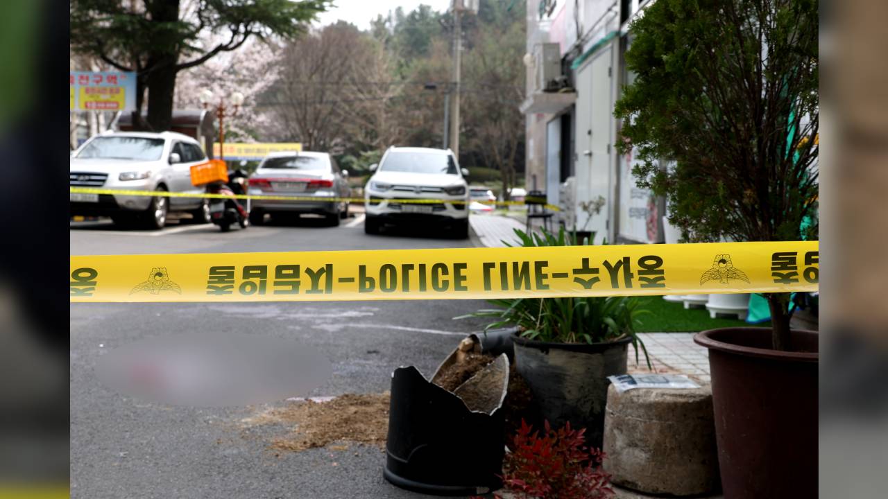 20대 남녀 주차장 