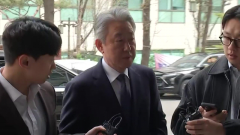 경찰, 강호동 농협중앙회장 소환 조사…뇌물 수수 혐의