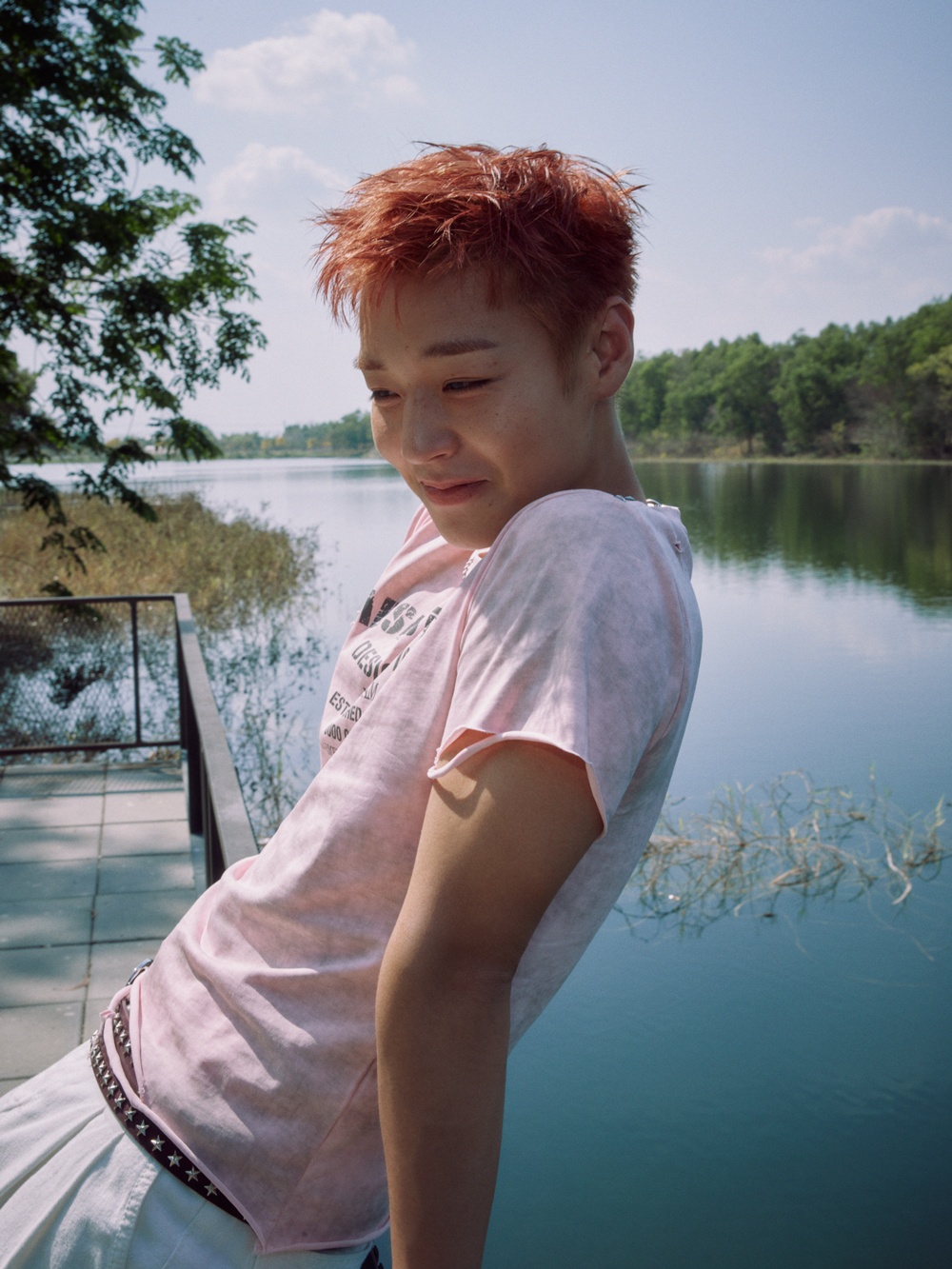 ‘오렌지빛 파격 변신’ 박지훈, 주근깨+몽환미 담은 새 콘셉트 포토 공개