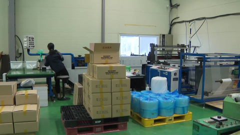 나프타 수급 차질에 비닐 제조 가공 공장 가동 멈춰