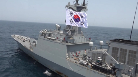 "원유 \'특사\' 검토…일부 운반선 홍해 운항 허용"