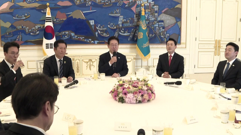 이 대통령 "자주 만나자"…장동혁 "국정 운영 기조 바꿔야"