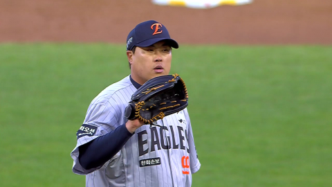 류현진, 최고령·최소 경기 1,500K...6이닝 10K