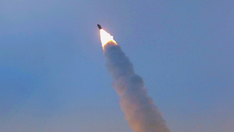 북, 동해 상으로 탄도미사일 여러 발 발사