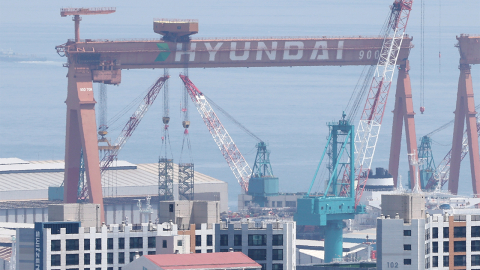 울산 HD현대중공업에서 정비하던 잠수함 불…1명 실종