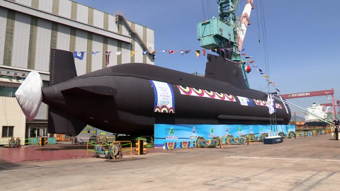 정비 중이던 잠수함 홍범도함에 불…실종자 발견