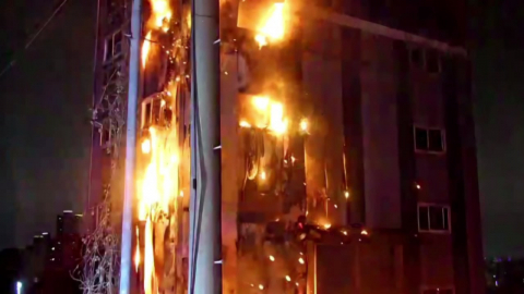 고속도로 인근 창고에서 불…화물차 사고로 정체