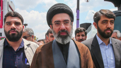 아버지 추모식에도 불참한 \'모즈타바\'…신변 이상설 가중 [앵커리포트]