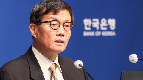 금리 또 동결…이창용 "중동사태로 공급충격 발생"