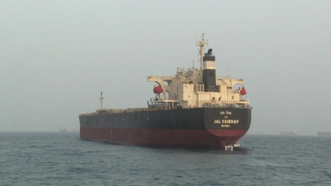 호르무즈 해협 통과 '주저'…종전협상 지켜보는 선원들