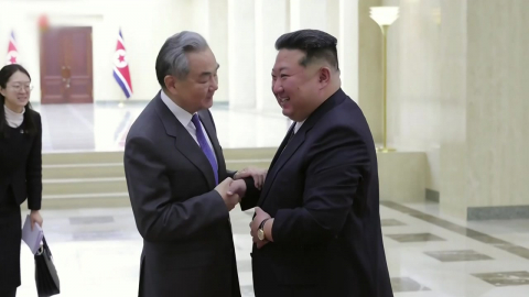 김정은, 왕이 중국 외교부장 만나 "다극세계 정책 지지"