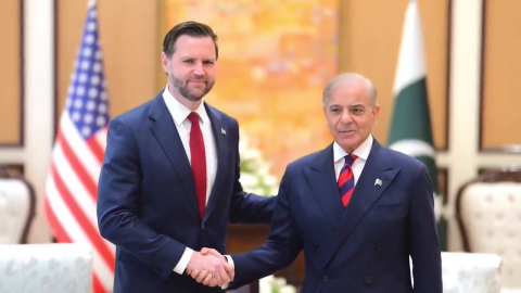 미국·이란, 종전 협상 시작…"파키스탄 포함 3자 대면 회담"