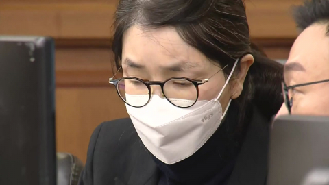 \'무상 여론조사\' 재판에 김건희 증인 소환…윤석열과 만남 이뤄지나