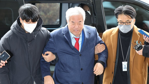 \'보석\' 나온 전광훈, 광화문예배서 "이겼다"…수억대 영치금 공개도