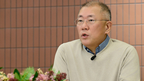 [기업] 정의선 "로보틱스·AI 성장 핵심축...미국에 260억 달러 투자"