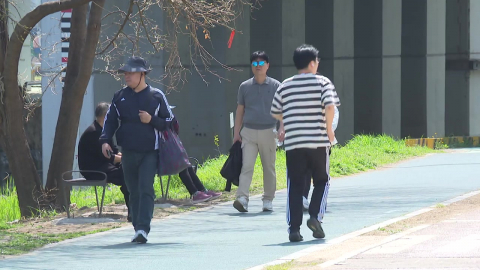 [출근길 YTN 날씨 4/15] 오늘도 서쪽 초여름 날씨, 서울 26℃…동쪽은 선선