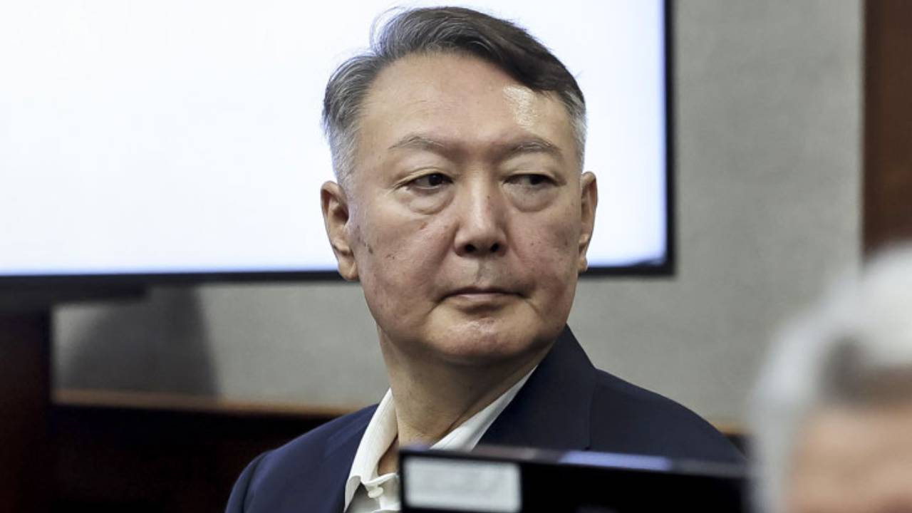 尹, 접견실서 지냈나…319일간 '538회' 접견