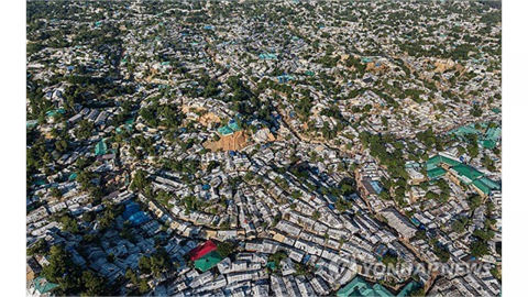 방글라데시에서 말레이시아로 가던 난민선  침몰...250명 실종