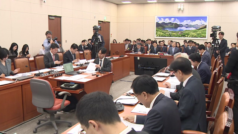 "선박 정보, 미국 등에도 제공"…'대통령 SNS' 공방도