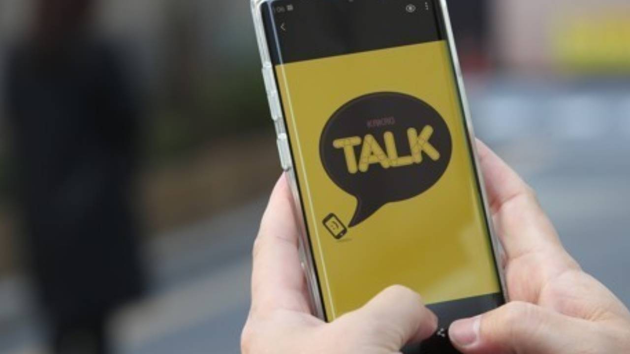 "갑자기 카톡 안 돼요"…구형폰 이용 제한에 '당황'