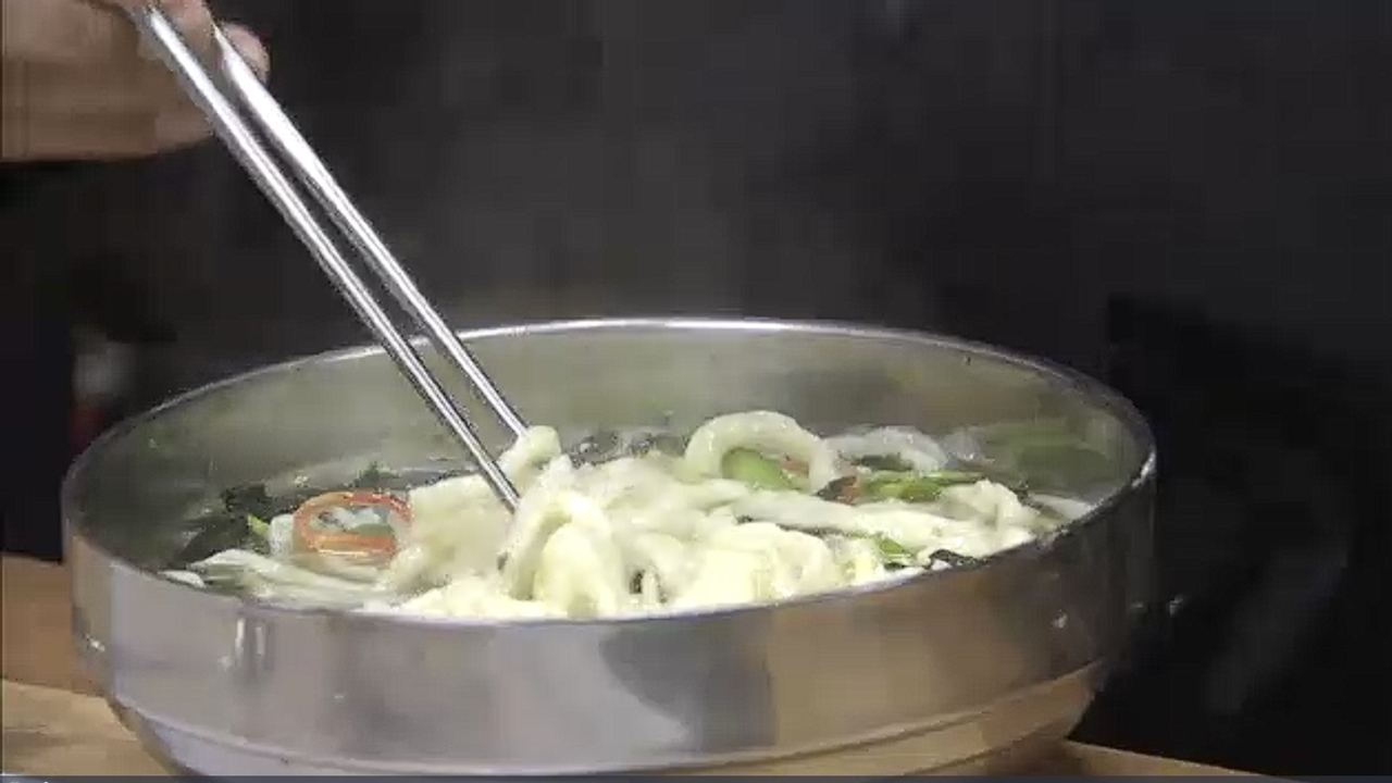 칼국수 한 그릇 1만원 넘었다...서민음식 가격 줄인상