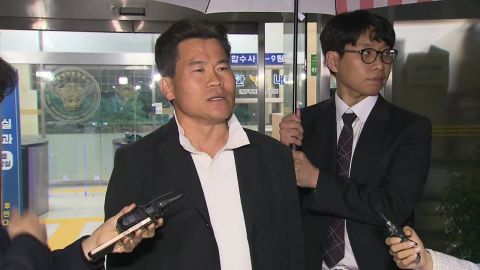 전한길, 석방되며 30분 일장연설…경찰, 추가 수사해 재신청 검토