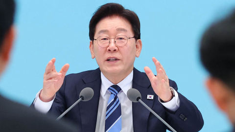 이 대통령, 공공기관 대상 업무보고..."공직자 행동, 국가 운명 바꿔"