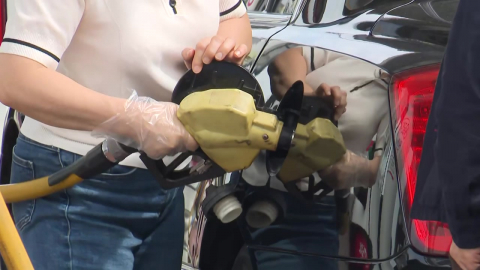 전국 휘발윳값 3년 8개월만에 2천 원…서울 2,030원대