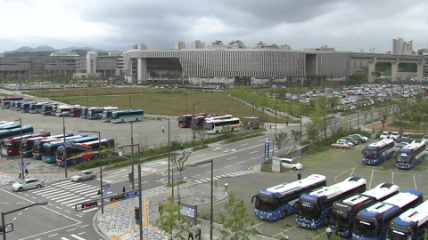 고유가 여파에 성수기에도 발 묶인 전세버스 업계