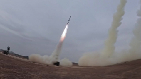 합참 "북한, 동해 상으로 탄도미사일 여러 발 발사"