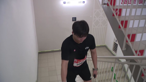 하늘 향해 \'한 계단씩\'…123층 오르는 이색 마라톤