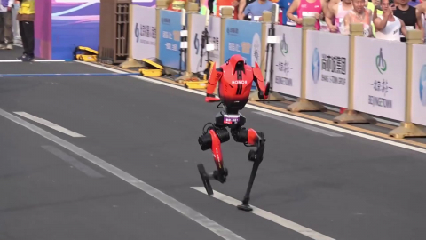 중국 로봇 50분 만에 21km 주파…인간 기록 깼다