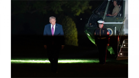 "허세 뒤에 숨겨진 두려움"…트럼프, \'심리적 공황\' 노출