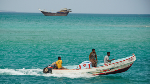 후티, 홍해 입구 봉쇄 위협...‘물류 동시 마비' 우려
