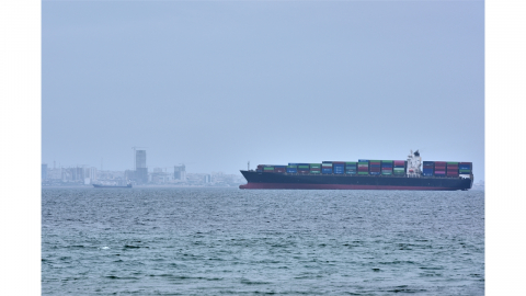 이란군 "미 군함 드론 타격...상선 나포 대응"