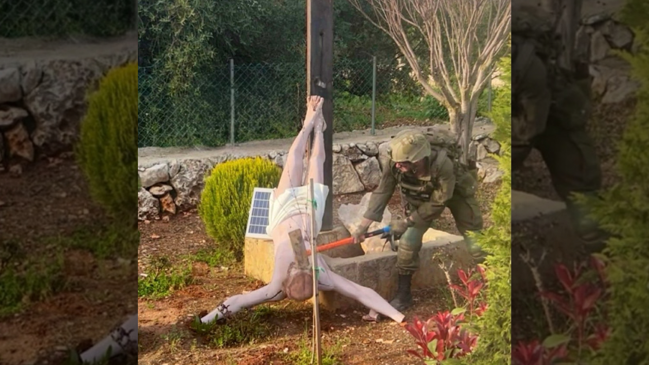 예수상 얼굴 쇠망치로 내리친 이스라엘 군인 '파문'..."레바논 남부 확인"