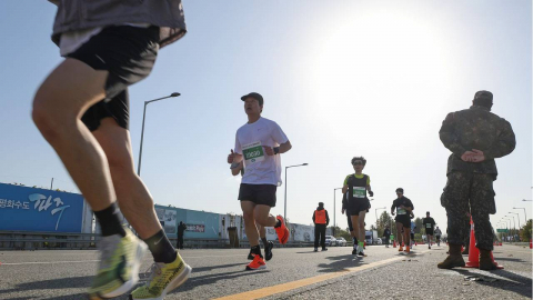 '4월에 찾아온 29도 무더위'…마라톤 참가자 12명 쓰러져