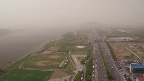 [날씨] 쌀쌀한 출근길, 불청객 황사까지…전국 미세먼지 '나쁨'