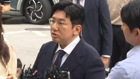 경찰, 방시혁 하이브 의장 구속영장 신청…\'사기적 부정거래\' 혐의