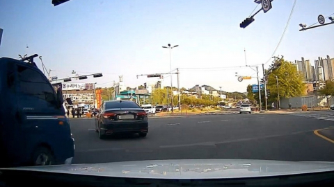 2살 자녀 태우고 고의로 \'쾅\'…1억대 보험금 타내