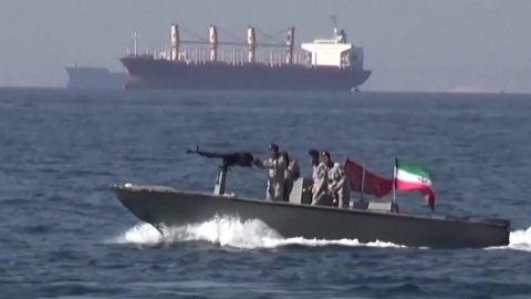 이란, 호르무즈서 화물선 2척에 발포…1척 멈춰 서